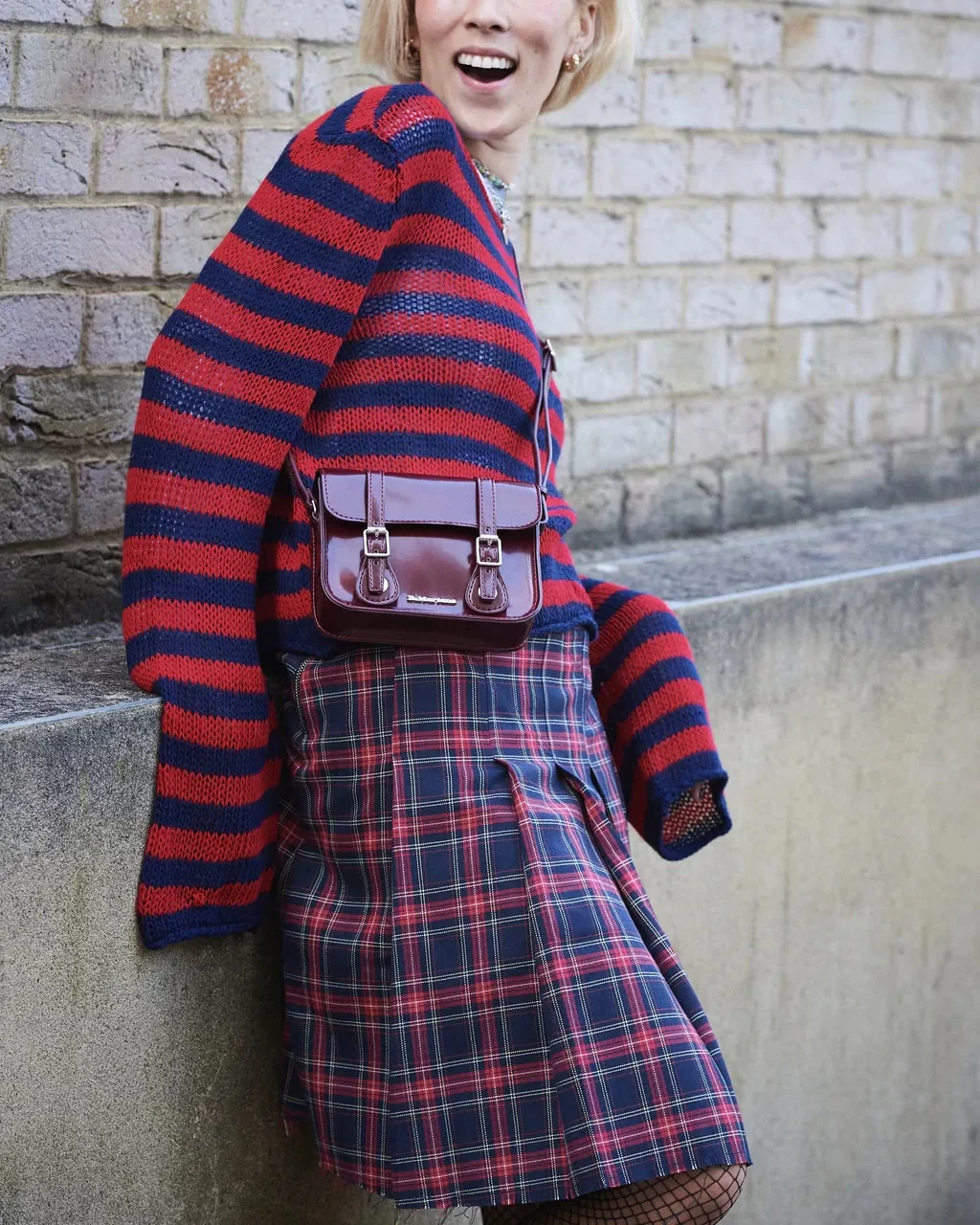 Dr. Martens Vegan 7 Inch Leather Satchel - Cherry Red Oxford Brush - Image 2