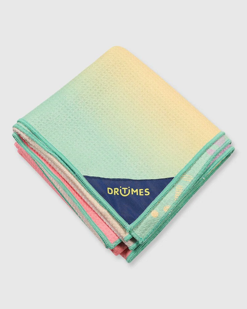 Dritimes Fantasy Fade Beach Towel - Image 3