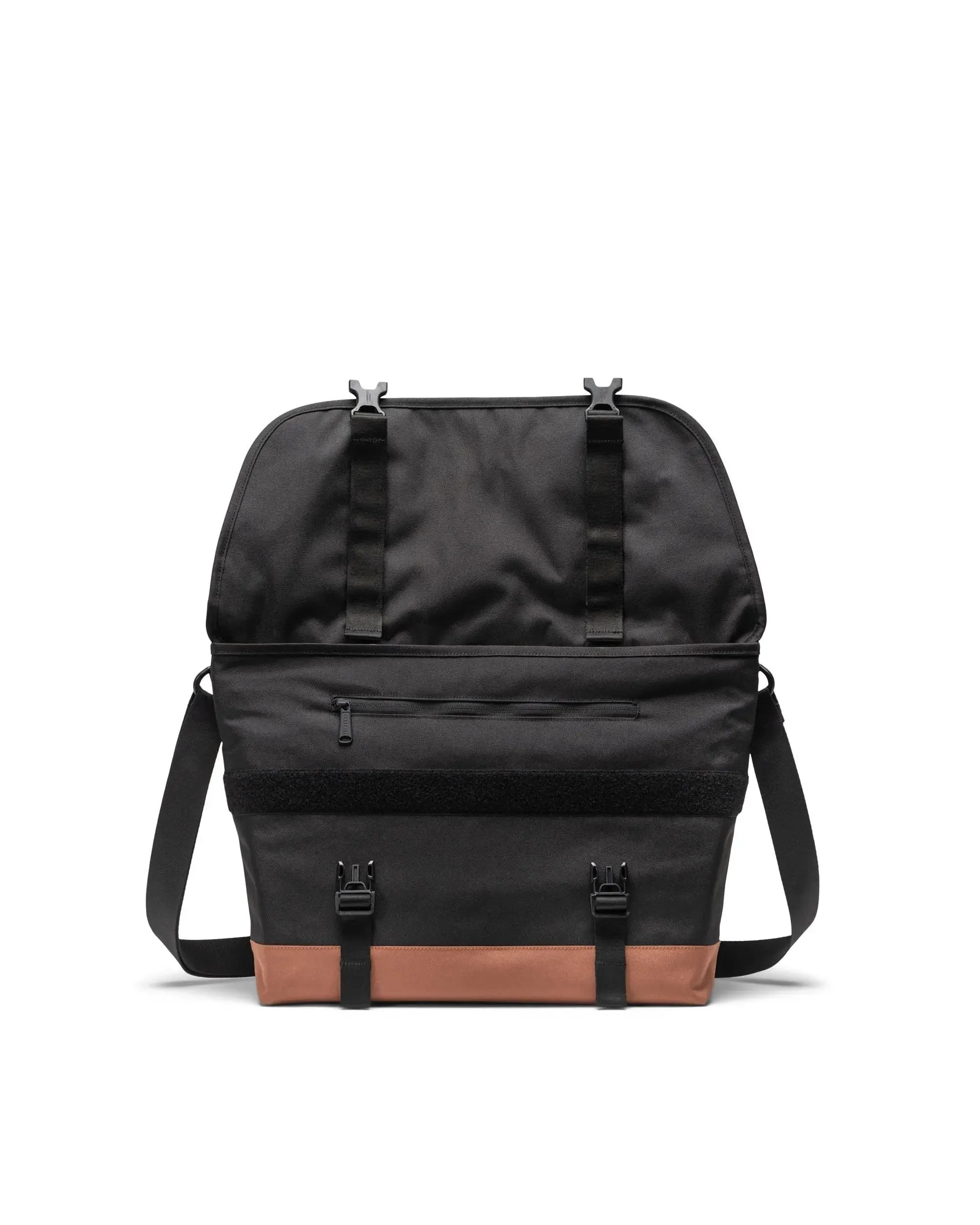 Herschel Cove Messenger Bag 22.5L - Black/Saddle Brown - Image 2