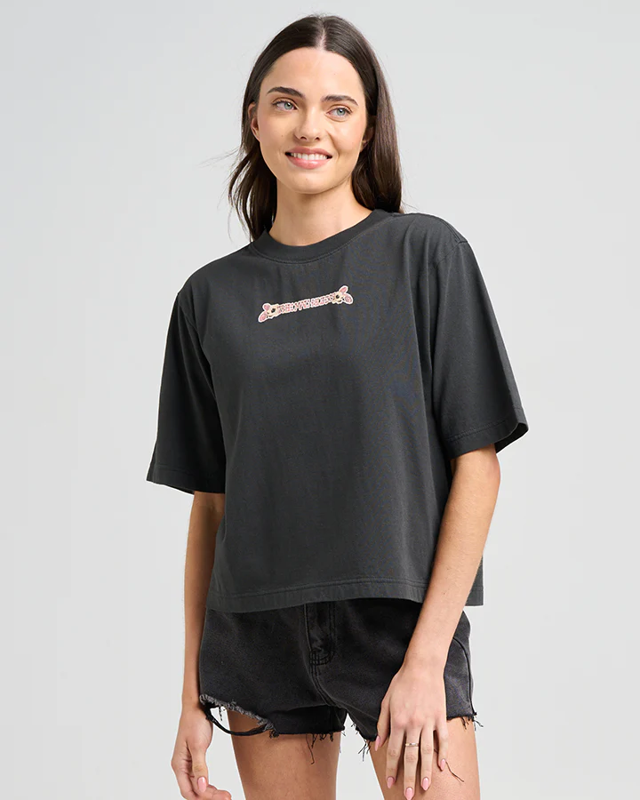 The Mad Hueys MAKE NO BONES | WOMENS BOXY TEE - Image 4
