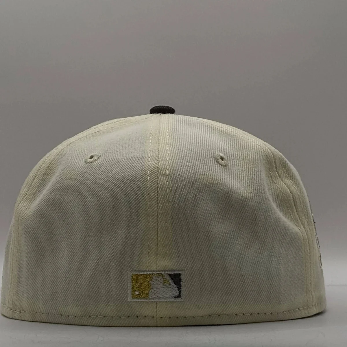 New Era Los Angeles Dodgers Chrome Black 59FIFTY Fitted - Image 2